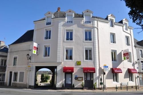 Logis Le Bretagne Hotel Sillé-le-Guillaume Exterior photo